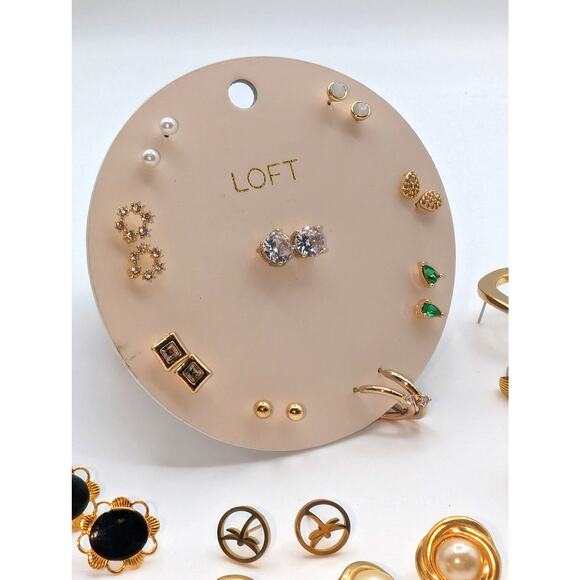 Lot of 25 Pair of Gold Tone Earrings - Picture 2 of 9